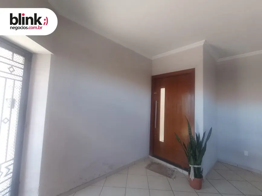 Foto 2 de Casa com 3 quartos à venda, 232m2 em Parque Glória I, Catanduva - SP