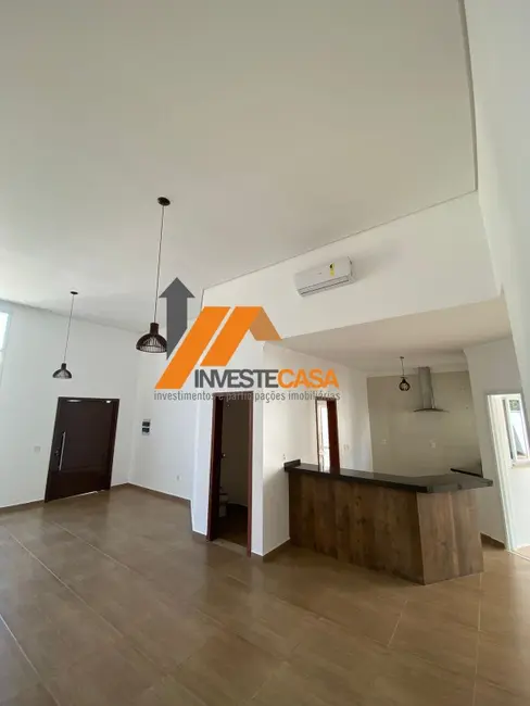 Casa de Condomínio com 3 quartos à venda, 187m2 em Chácaras Reunidas São Jorge, Sorocaba - SP - imagem 3 Foto 3 de Casa de Condomínio com 3 quartos à venda, 187m2 em Chácaras Reunidas São Jorge, Sorocaba - SP