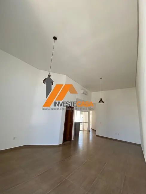 Casa de Condomínio com 3 quartos à venda, 187m2 em Chácaras Reunidas São Jorge, Sorocaba - SP - imagem 2 Foto 2 de Casa de Condomínio com 3 quartos à venda, 187m2 em Chácaras Reunidas São Jorge, Sorocaba - SP