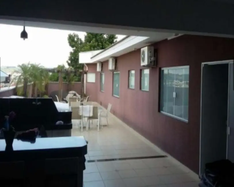 Casa com 3 quartos à venda e para alugar, 330m2 em Jardim Emília, Sorocaba - SP - imagem 3 Foto 3 de Casa com 3 quartos à venda e para alugar, 330m2 em Jardim Emília, Sorocaba - SP
