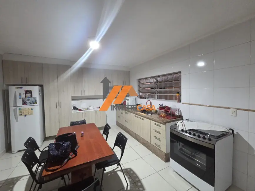 Casa com 3 quartos para alugar, 196m2 em Jardim Icatu, Votorantim - SP - imagem 8 Foto 8 de Casa com 3 quartos para alugar, 196m2 em Jardim Icatu, Votorantim - SP