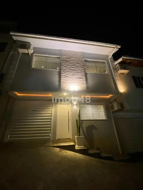 Foto 1 de Casa com 2 quartos à venda, 81m2 em Serraria, Sao Jose - SC