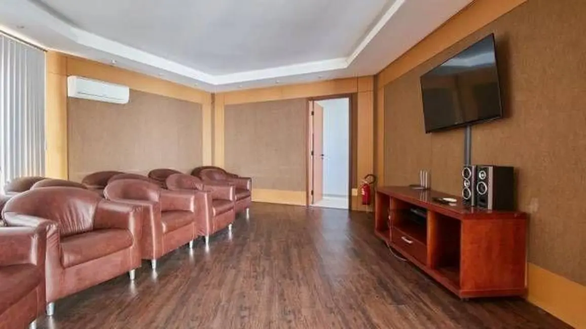 Casa com 5 quartos à venda, 290m2 em Curitiba - PR - imagem 8 Foto 8 de Casa com 5 quartos à venda, 290m2 em Curitiba - PR