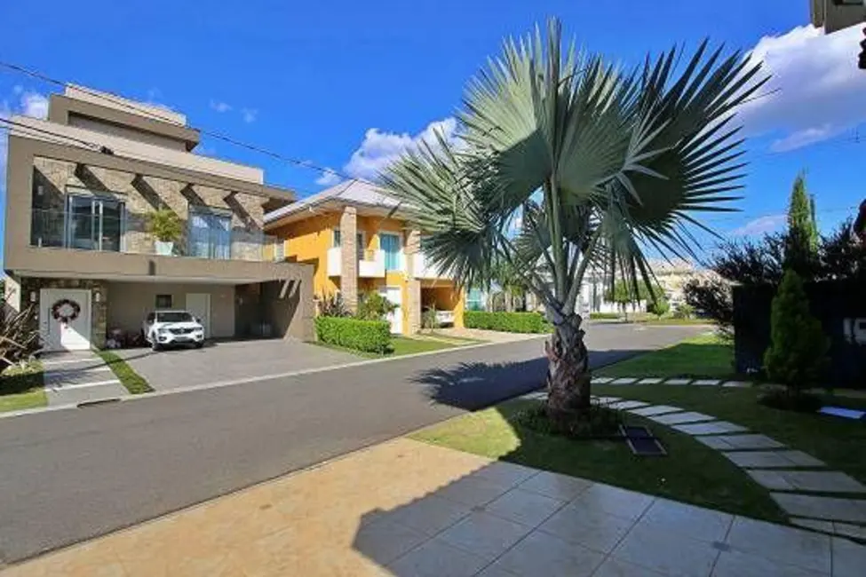 Casa com 5 quartos à venda, 290m2 em Curitiba - PR - imagem 5 Foto 5 de Casa com 5 quartos à venda, 290m2 em Curitiba - PR