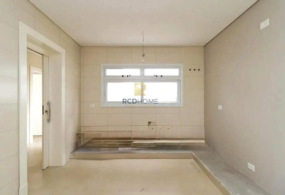 Casa de Condomínio com 3 quartos à venda, 246m2 em Curitiba - PR - imagem 4 Foto 4 de Casa de Condomínio com 3 quartos à venda, 246m2 em Curitiba - PR