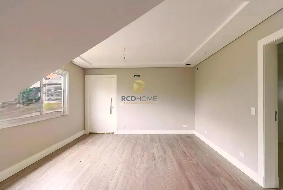 Casa de Condomínio com 3 quartos à venda, 246m2 em Curitiba - PR - imagem 3 Foto 3 de Casa de Condomínio com 3 quartos à venda, 246m2 em Curitiba - PR
