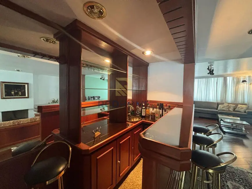 Apartamento com 4 quartos à venda, 273m2 em Curitiba - PR - imagem 2 Foto 2 de Apartamento com 4 quartos à venda, 273m2 em Curitiba - PR