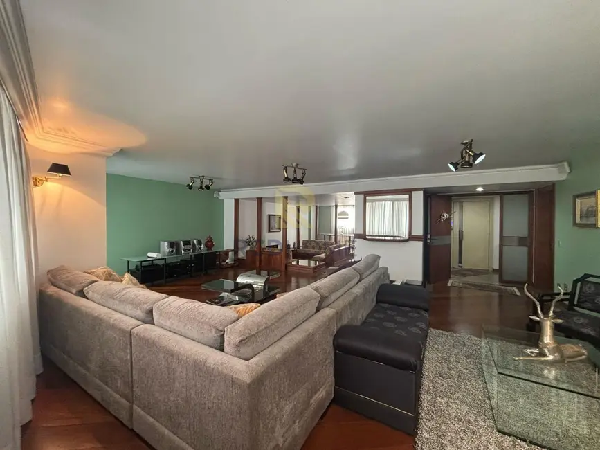 Apartamento com 4 quartos à venda, 273m2 em Curitiba - PR - imagem 8 Foto 8 de Apartamento com 4 quartos à venda, 273m2 em Curitiba - PR