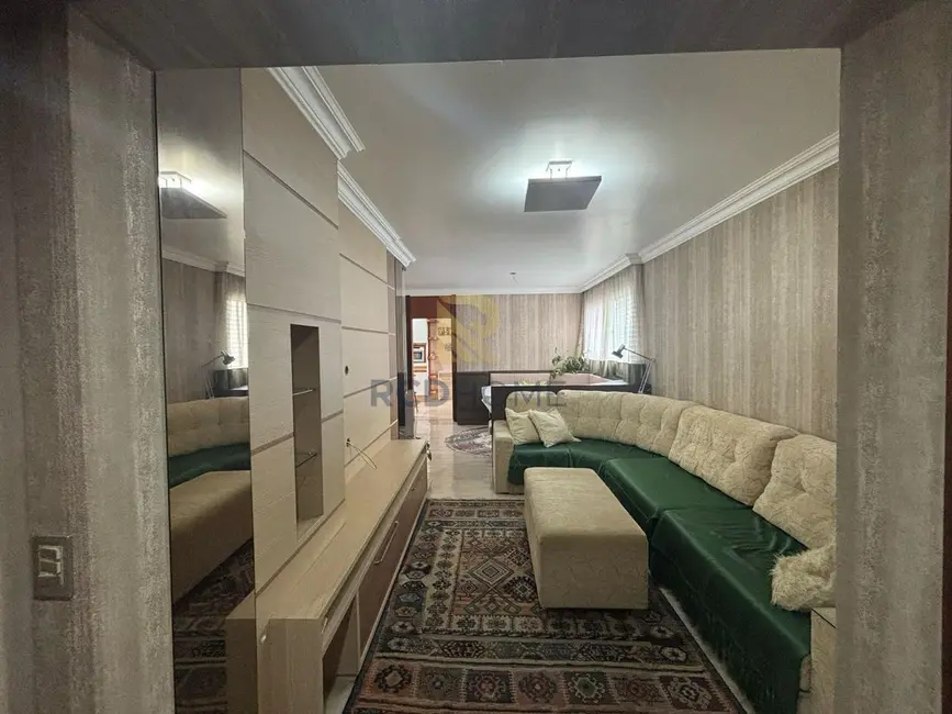 Apartamento com 4 quartos à venda, 273m2 em Curitiba - PR - imagem 9 Foto 9 de Apartamento com 4 quartos à venda, 273m2 em Curitiba - PR