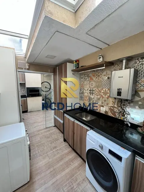 Casa com 3 quartos à venda, 140m2 em Curitiba - PR - imagem 5 Foto 5 de Casa com 3 quartos à venda, 140m2 em Curitiba - PR