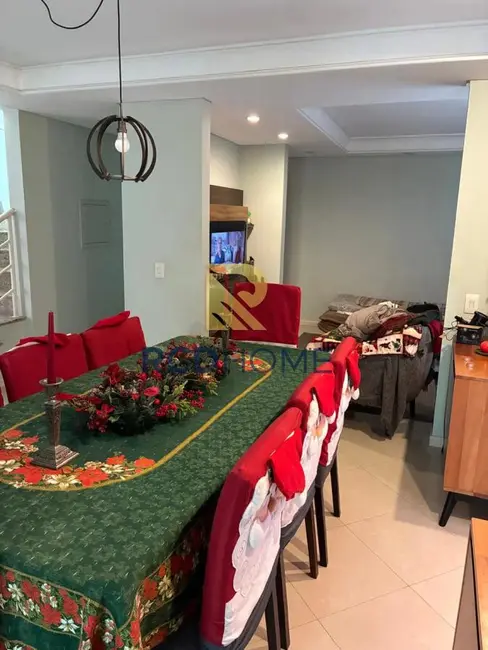 Casa de Condomínio com 3 quartos à venda, 240m2 em Curitiba - PR - imagem 3 Foto 3 de Casa de Condomínio com 3 quartos à venda, 240m2 em Curitiba - PR