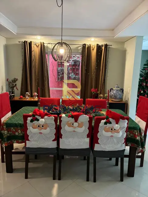 Casa de Condomínio com 3 quartos à venda, 240m2 em Curitiba - PR - imagem 4 Foto 4 de Casa de Condomínio com 3 quartos à venda, 240m2 em Curitiba - PR