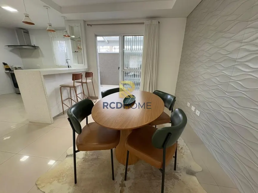 Casa de Condomínio com 3 quartos à venda, 187m2 em Curitiba - PR - imagem 3 Foto 3 de Casa de Condomínio com 3 quartos à venda, 187m2 em Curitiba - PR