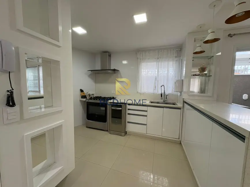 Casa de Condomínio com 3 quartos à venda, 187m2 em Curitiba - PR - imagem 4 Foto 4 de Casa de Condomínio com 3 quartos à venda, 187m2 em Curitiba - PR