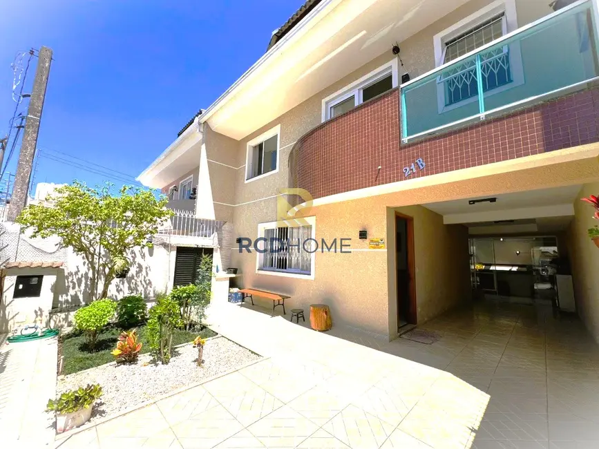 Casa com 4 quartos à venda, 151m2 em Curitiba - PR - imagem 1 Foto 1 de Casa com 4 quartos à venda, 151m2 em Curitiba - PR