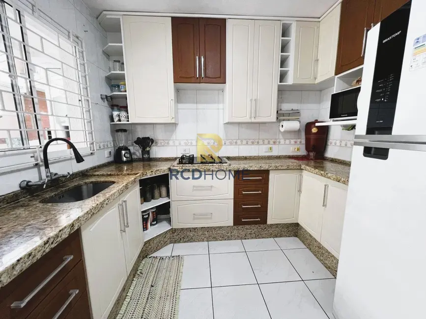 Casa com 4 quartos à venda, 151m2 em Curitiba - PR - imagem 4 Foto 4 de Casa com 4 quartos à venda, 151m2 em Curitiba - PR