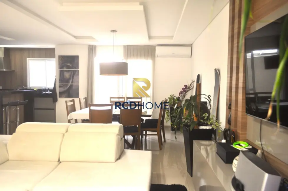 Casa de Condomínio com 3 quartos à venda, 200m2 em Curitiba - PR - imagem 9 Foto 9 de Casa de Condomínio com 3 quartos à venda, 200m2 em Curitiba - PR