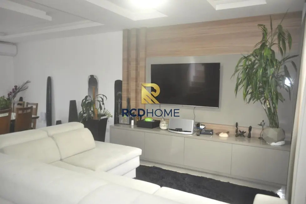 Casa de Condomínio com 3 quartos à venda, 200m2 em Curitiba - PR - imagem 3 Foto 3 de Casa de Condomínio com 3 quartos à venda, 200m2 em Curitiba - PR