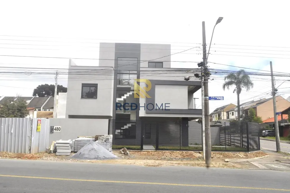 Casa com 3 quartos à venda, 177m2 em Curitiba - PR - imagem 2 Foto 2 de Casa com 3 quartos à venda, 177m2 em Curitiba - PR