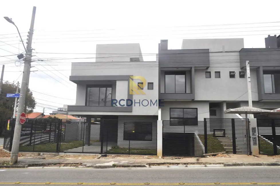 Casa com 3 quartos à venda, 177m2 em Curitiba - PR - imagem 4 Foto 4 de Casa com 3 quartos à venda, 177m2 em Curitiba - PR