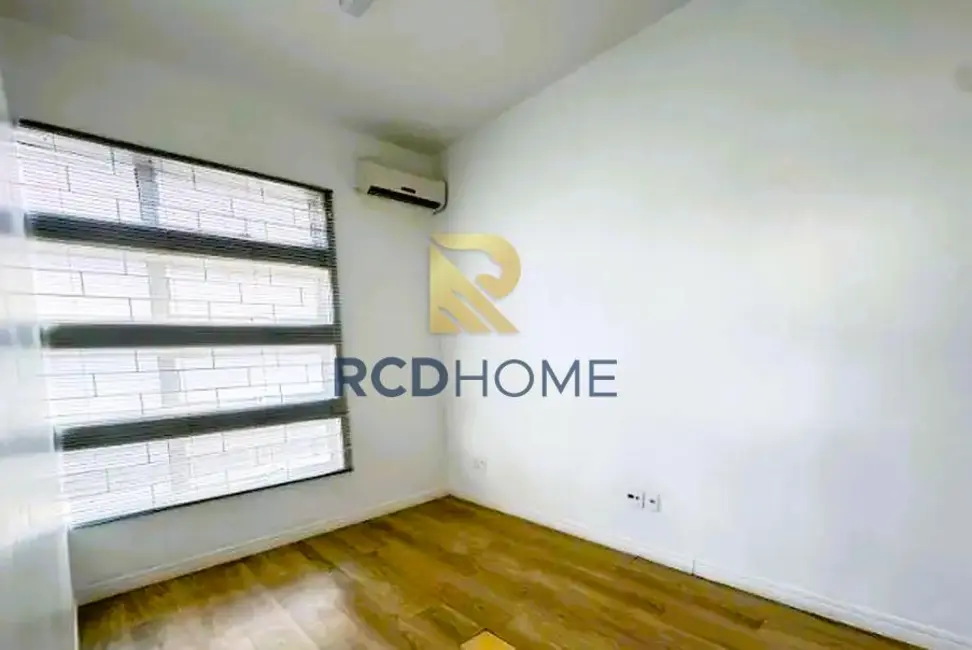 Casa Comercial à venda, 124m2 em Curitiba - PR - imagem 8 Foto 8 de Casa Comercial à venda, 124m2 em Curitiba - PR