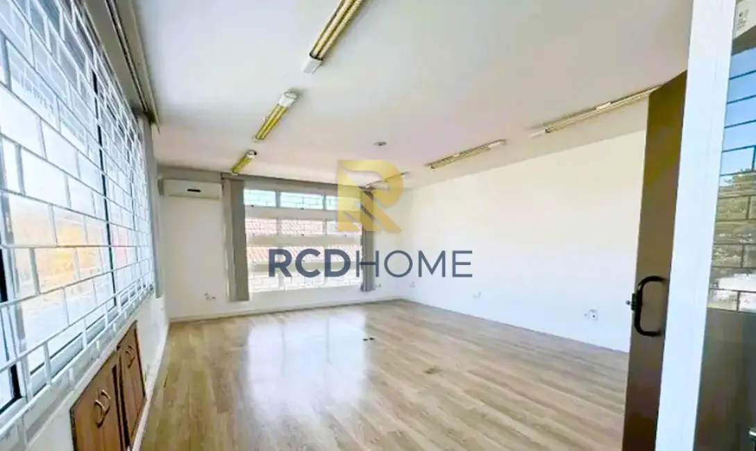 Casa Comercial à venda, 124m2 em Curitiba - PR - imagem 6 Foto 6 de Casa Comercial à venda, 124m2 em Curitiba - PR