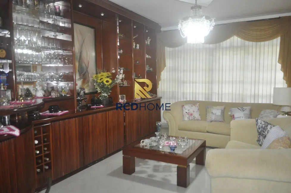 Foto 6 de Casa com 5 quartos à venda, 174m2 em Curitiba - PR