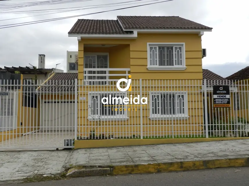 Foto 1 de Casa com 3 quartos à venda, 266m2 em Nossa Senhora Medianeira, Santa Maria - RS