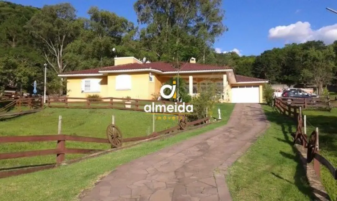 Foto 2 de Casa com 3 quartos à venda, 340m2 em Nossa Senhora do Perpétuo Socorro, Santa Maria - RS