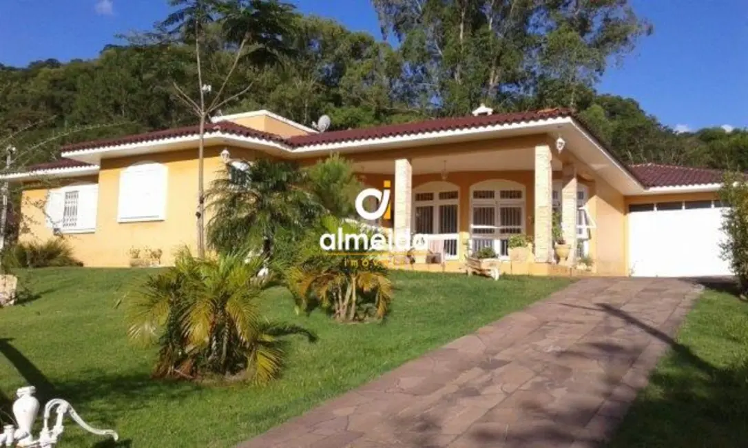 Foto 1 de Casa com 3 quartos à venda, 340m2 em Nossa Senhora do Perpétuo Socorro, Santa Maria - RS