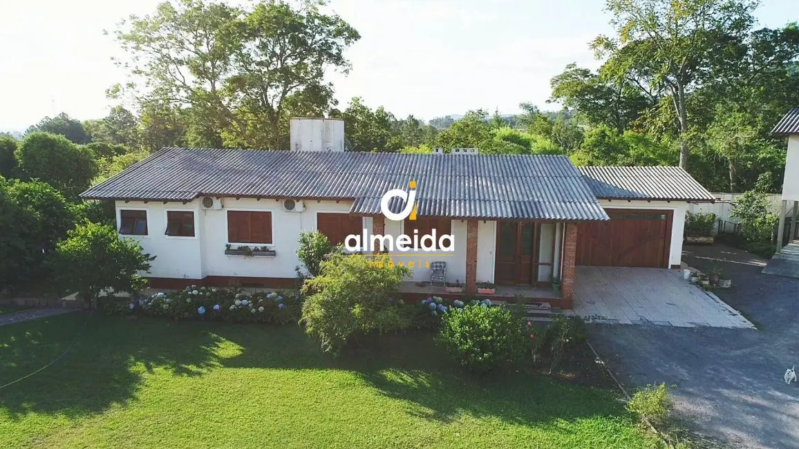 Foto 7 de Casa com 5 quartos à venda, 500m2 em Tomazetti, Santa Maria - RS