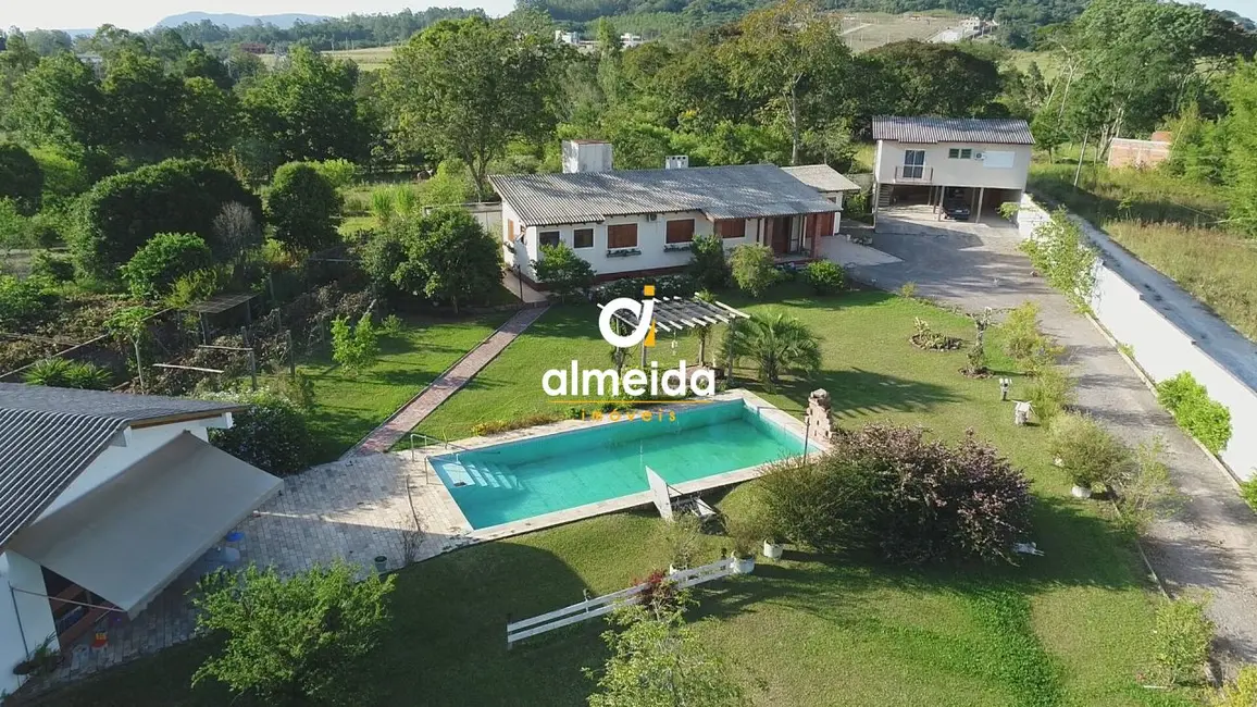 Foto 1 de Casa com 5 quartos à venda, 500m2 em Tomazetti, Santa Maria - RS