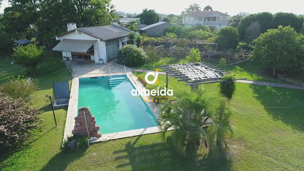 Foto 3 de Casa com 5 quartos à venda, 500m2 em Tomazetti, Santa Maria - RS