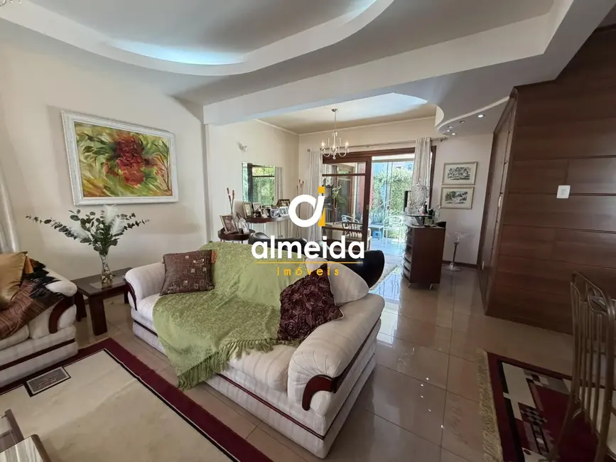 Foto 4 de Casa com 4 quartos para alugar, 309m2 em Nossa Senhora do Rosário, Santa Maria - RS