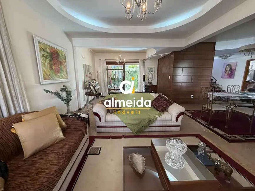Foto 3 de Casa com 4 quartos para alugar, 309m2 em Nossa Senhora do Rosário, Santa Maria - RS