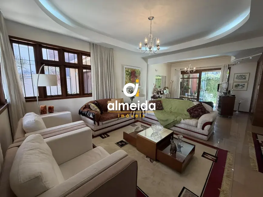 Foto 2 de Casa com 4 quartos para alugar, 309m2 em Nossa Senhora do Rosário, Santa Maria - RS