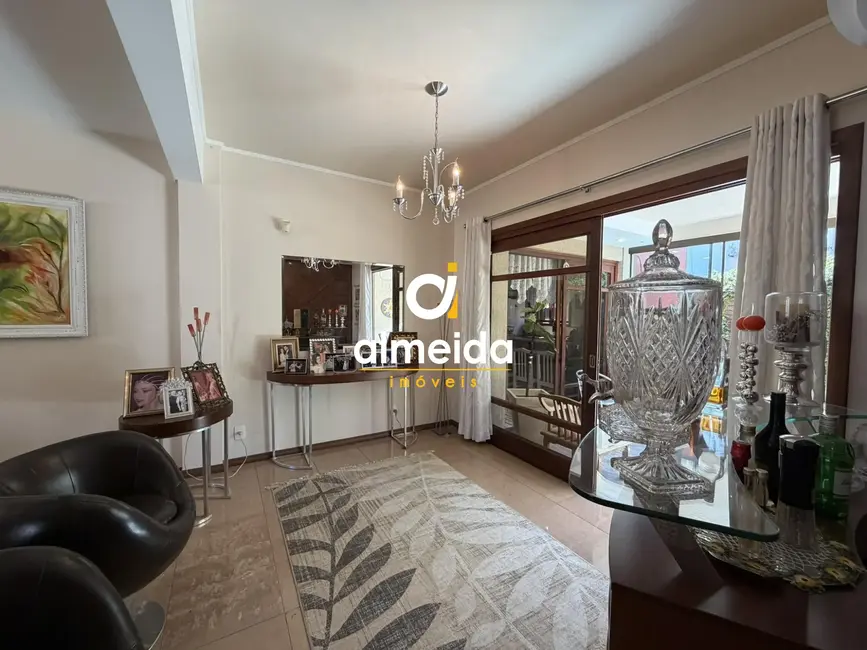 Foto 7 de Casa com 4 quartos para alugar, 309m2 em Nossa Senhora do Rosário, Santa Maria - RS