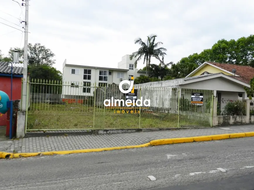 Foto 1 de Terreno / Lote à venda, 380m2 em Nossa Senhora de Lourdes, Santa Maria - RS