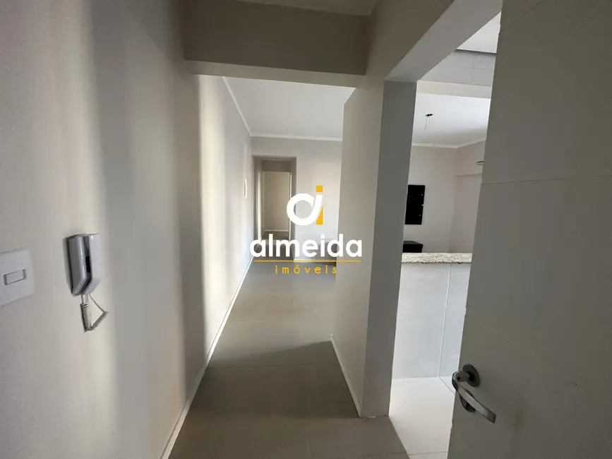 Foto 2 de Apartamento com 2 quartos à venda, 98m2 em Nossa Senhora Medianeira, Santa Maria - RS