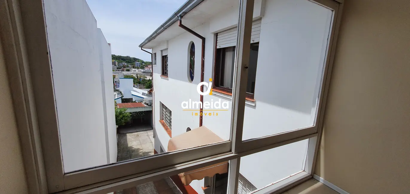 Casa com 4 quartos à venda, 268m2 em Nossa Senhora de Lourdes, Santa Maria - RS - imagem 5 Foto 5 de Casa com 4 quartos à venda, 268m2 em Nossa Senhora de Lourdes, Santa Maria - RS