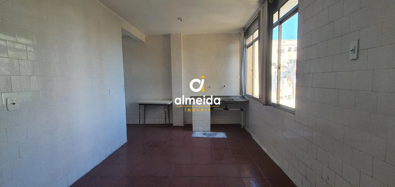 Apartamento com 3 quartos para alugar, 72m2 em Centro, Santa Maria - RS - imagem 2 Foto 2 de Apartamento com 3 quartos para alugar, 72m2 em Centro, Santa Maria - RS