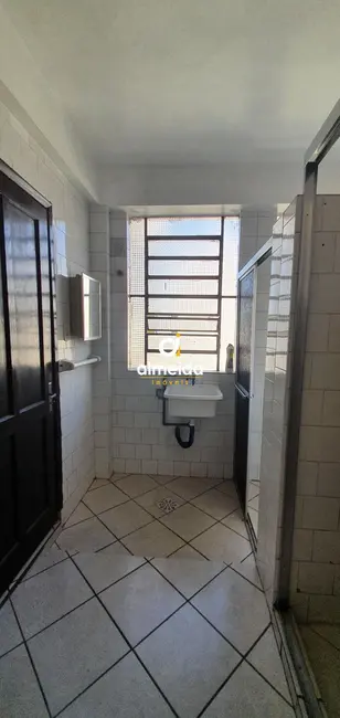 Apartamento com 3 quartos para alugar, 72m2 em Centro, Santa Maria - RS - imagem 8 Foto 8 de Apartamento com 3 quartos para alugar, 72m2 em Centro, Santa Maria - RS