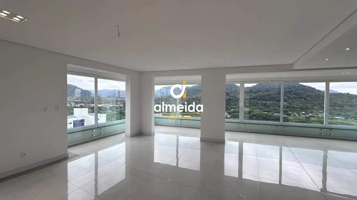 Foto 4 de Apartamento com 3 quartos à venda, 260m2 em Km 3, Santa Maria - RS