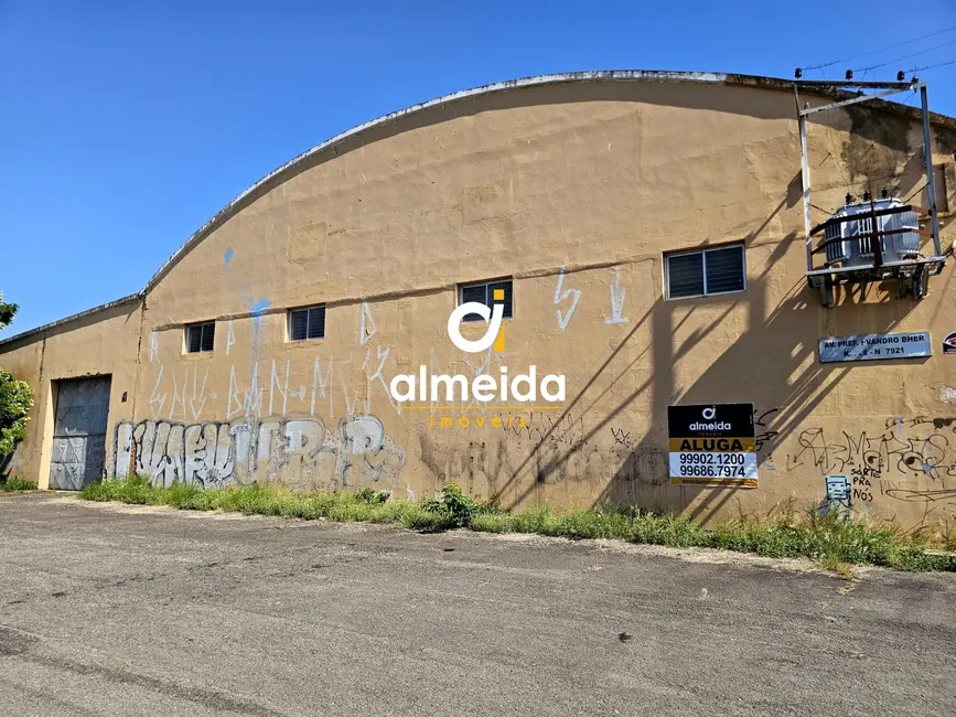 Armazém / Galpão com 3 quartos para alugar, 1700m2 em Camobi, Santa Maria - RS - imagem 4 Foto 4 de Armazém / Galpão com 3 quartos para alugar, 1700m2 em Camobi, Santa Maria - RS