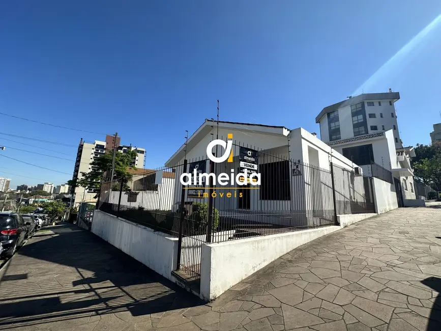 Casa com 3 quartos à venda, 198m2 em Nossa Senhora de Lourdes, Santa Maria - RS - imagem 1 Foto 1 de Casa com 3 quartos à venda, 198m2 em Nossa Senhora de Lourdes, Santa Maria - RS