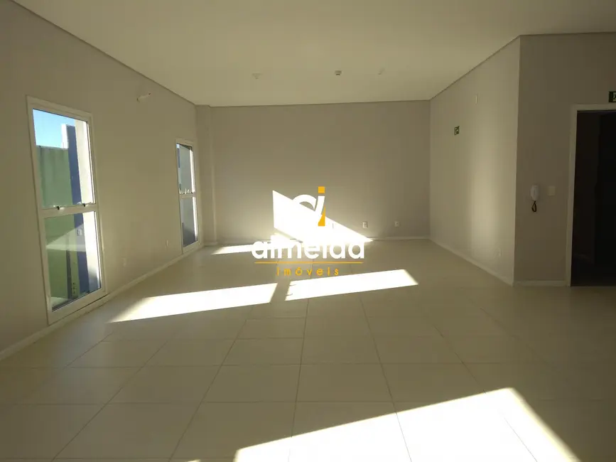 Foto 1 de Sala Comercial com 1 quarto para alugar, 80m2 em Bonfim, Santa Maria - RS