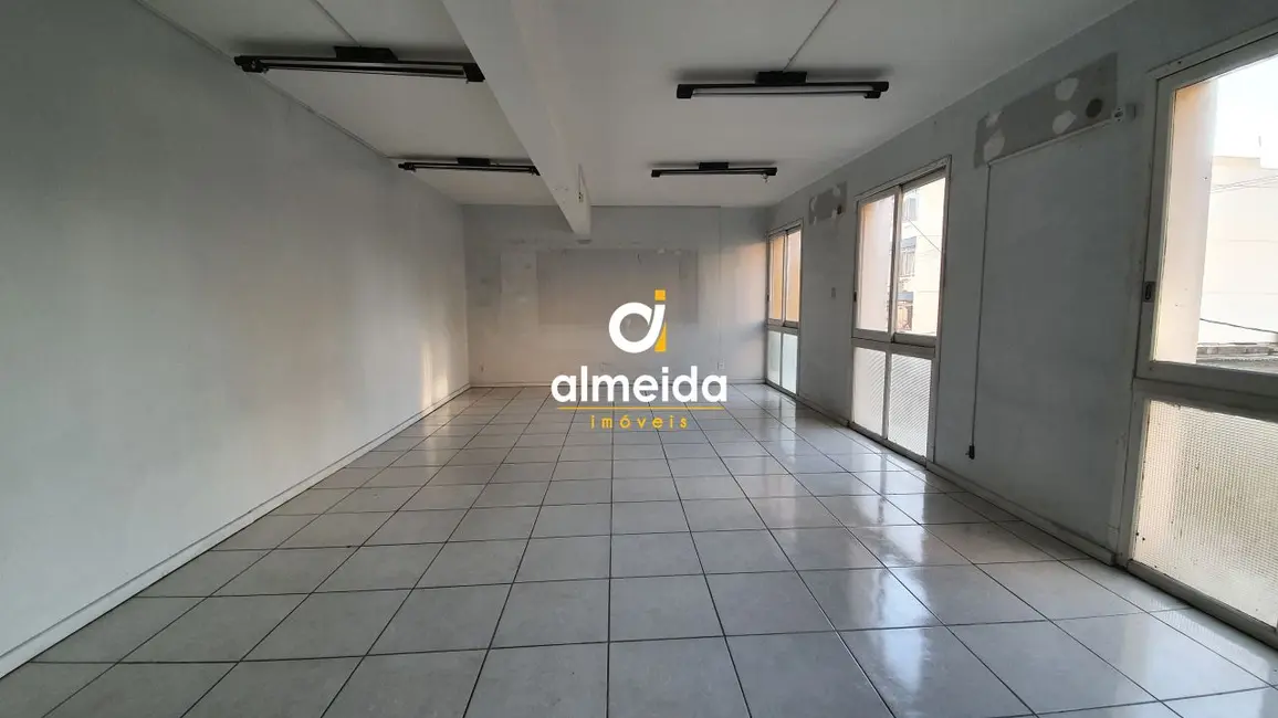 Foto 3 de Sala Comercial com 4 quartos para alugar, 280m2 em Centro, Santa Maria - RS