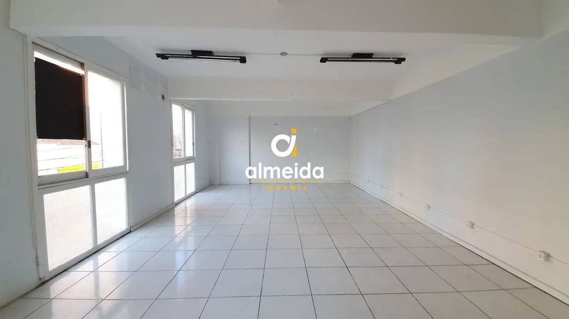 Foto 1 de Sala Comercial com 4 quartos para alugar, 280m2 em Centro, Santa Maria - RS