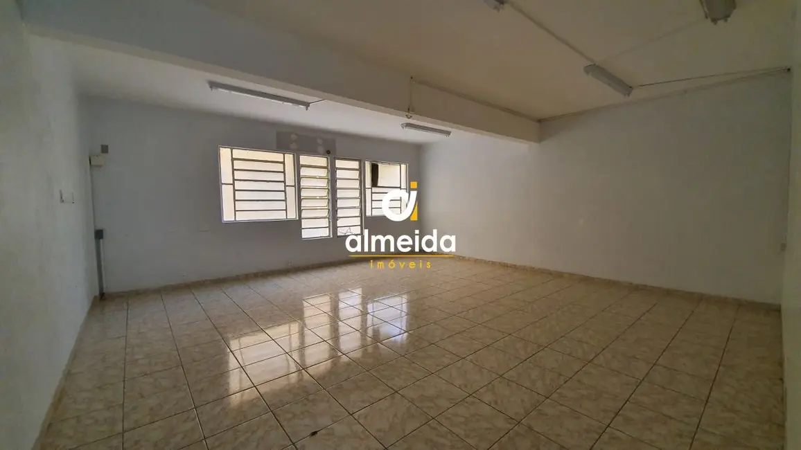 Foto 8 de Sala Comercial com 4 quartos para alugar, 280m2 em Centro, Santa Maria - RS