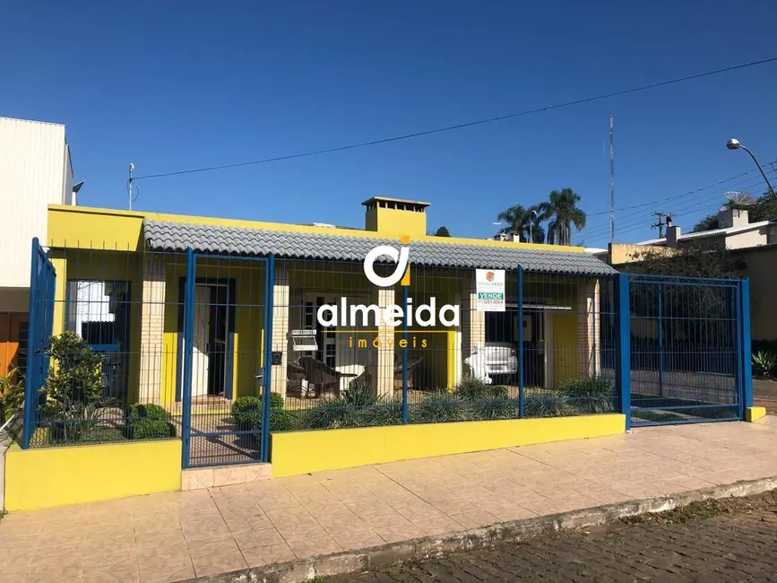 Foto 1 de Casa com 3 quartos à venda em Centro, Santiago - RS